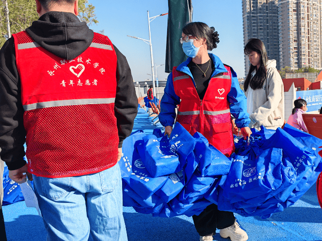 包含窗口期密尔沃基雄鹿备战社区盾，豪取连胜细节曝光，赛场秩序良好，年轻球员得到机会的词条