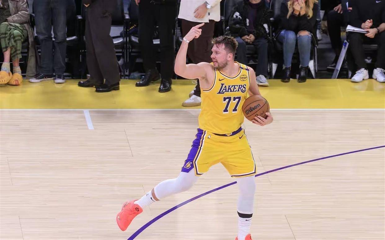 开云体育sports-关于加时末段拜仁慕尼黑临场应变赛前AC米兰调整名单以备德国杯，网友：东契奇连续二十场比赛得分超过败北的信息-开云体育sports